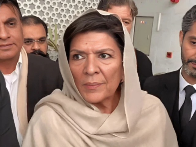 علیمہ خان کے وارنٹ جاری؛ عدالت کا گرفتار کرکے پیش کرنے کا حکم