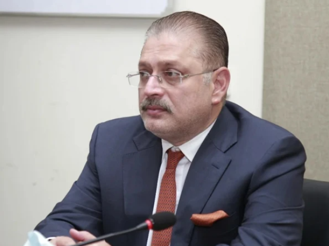 شرجیل میمن سندھ میں الیکٹرک اور پنک ٹیکسی سروس منصوبوں کی جلد تکمیل کیلیے متحرک