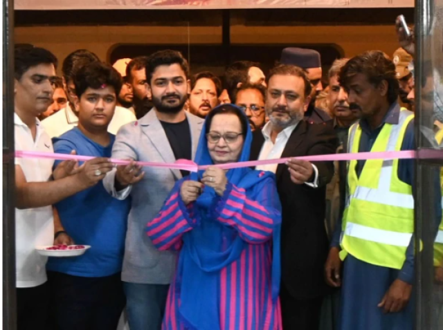 راولپنڈی میں سکستھ روڈ فلائی اوور کے نیچے پیڈل ٹینس کورٹ کا افتتاح