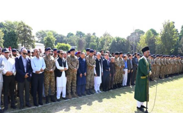 ڈیرہ اسماعیل خان : سرزمینِ پاک کا سپاہی سپردِ خاک ، وزیراعظم اور فیلڈ مارشل شریک