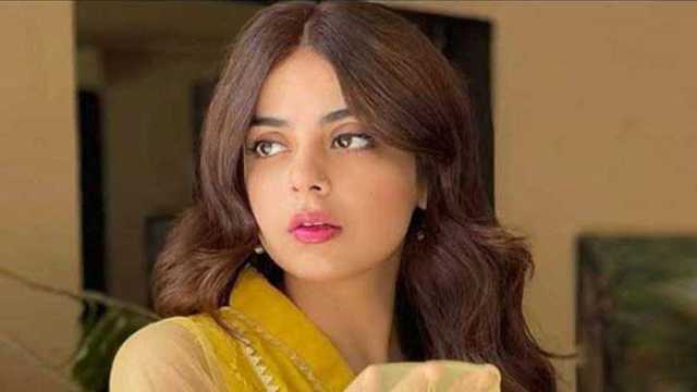 شوٹ کے دوران مغربی طرزکے لباس میں نماز پڑھنے پر تنقید کا نشانہ بن چکی ہوں: یشما گل