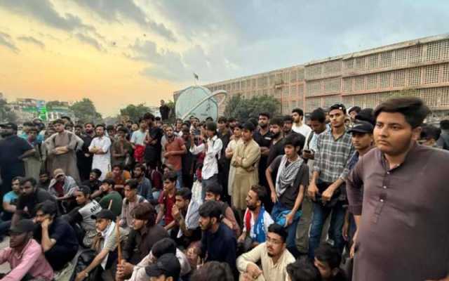 جامعہ دائود کراچی میں داخلے منسوخ کرنے پر طلبہ سراپا احتجاج‘ 48گھنٹے کا الٹی میٹم