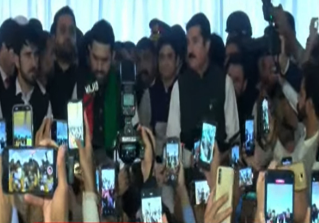 خیبرپختونخوا کے نئے وزیرِاعلیٰ سہیل آفریدی نے حلف اٹھا لیا