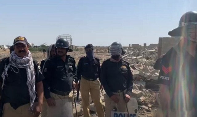 کراچی : افغان مہاجرین کی بستی کے خلاف ایکشن