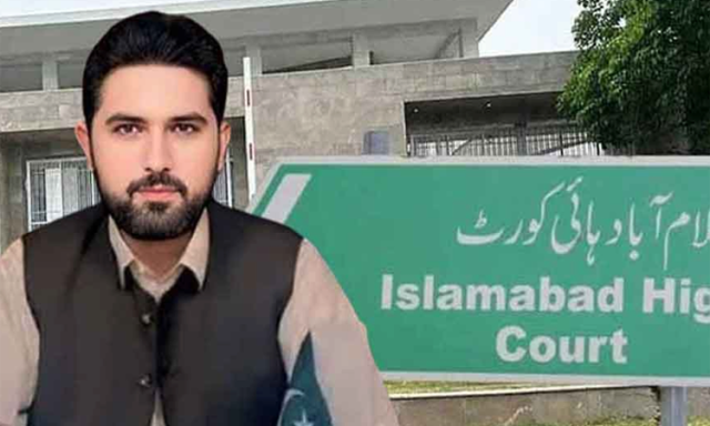 عمران خان سے ملاقات کی اجازت کے لیے وزیراعلیٰ خیبرپختونخوا عدالت پہنچ گئے