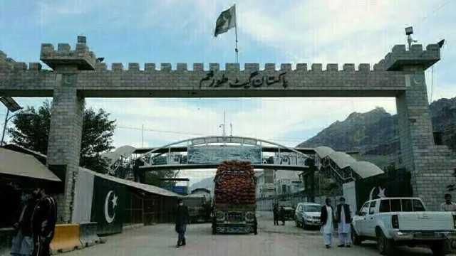 پاک افغان کشیدگی کے بعد طورخم بارڈر ہر قسم کی آمد و رفت کیلئے بند