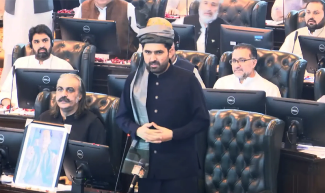 نومنتخب وزیراعلیٰ کی حلف برداری کا معاملہ لٹک گیا، پی ٹی آئی کو پشاور ہائیکورٹ سے ریلیف نہ مل سکا