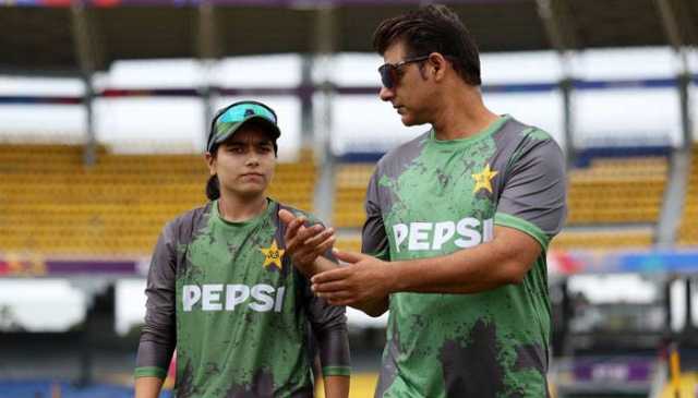 پاکستان ویمن کرکٹ ٹیم کے ہیڈ کوچ کو ہٹانے کا اصولی فیصلہ، وجوہات بھی سامنے آگئیں