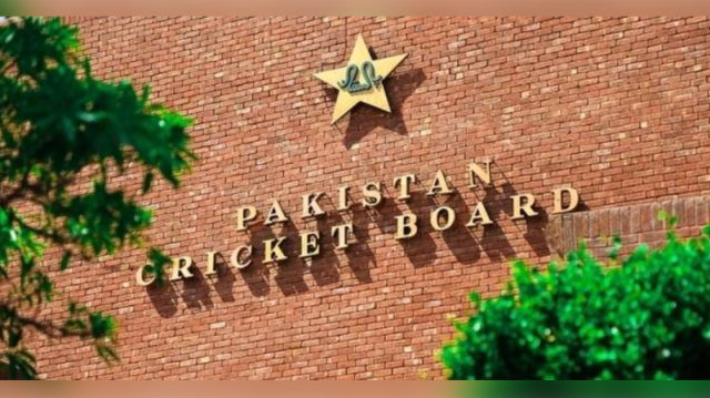پی سی بی نے ہیڈ کوچ کو ہٹانے کا فیصلہ کر لیا