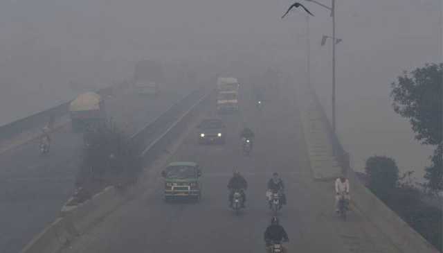 لاہور میں فضائی آلودگی کا راج برقرار ، ائیر کوالٹی انڈیکس میں خطرناک حد تک اضافہ