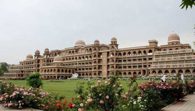جامعہ پشاور میں کم داخلوں کے باعث 9 شعبے بند کردیے گئے