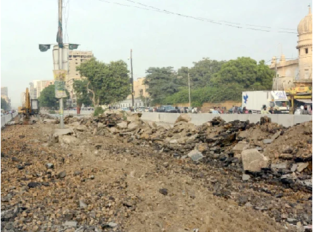 گرین لائن بس منصوبے کی توسیع میں تاخیر، کراچی میں اقتصادی نقصان روزانہ 2 کروڑ روپے