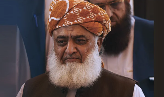 مولانا فضل الرحمان اسلام آباد پہنچ گئے، 27ویں آئینی ترمیم زیرِ غور