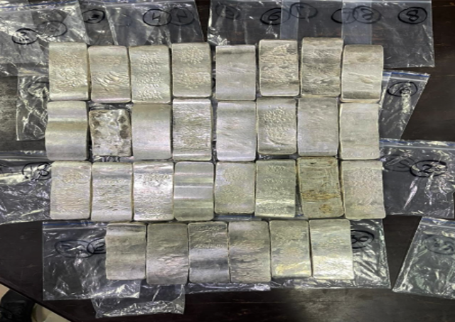 اسمگلنگ کے خلاف کارروائی میں بڑا قدم، ملتان میں ایک کروڑ روپے سے زائد مالیت کی چاندی ضبط