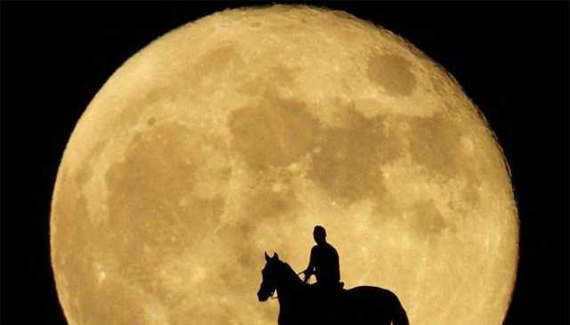 2025 کا سب سے بڑا چاند کب آسمان پر چمکتا نظر آئے گا