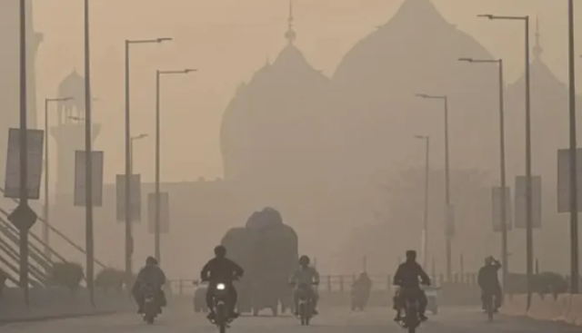 لاہور میں اسموگ پر قابو پانے کے لیے ایکشن پلان پر عملدرآمد یقینی بنانے کا فیصلہ