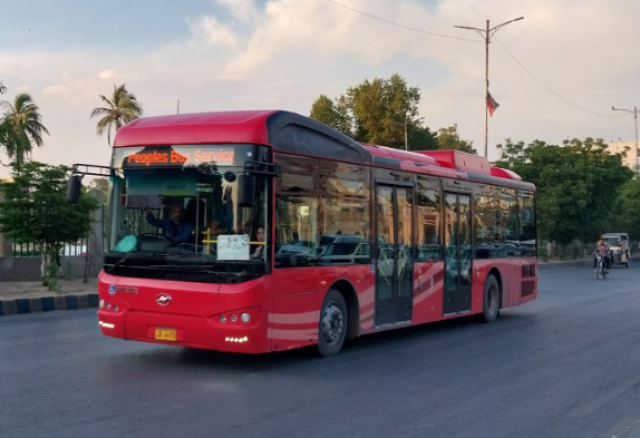 سندھ میں عوامی ٹرانسپورٹ اور ای وی ٹیکسیز کی سیکیورٹی بڑھانے کا اقدام