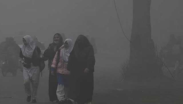 پنجاب میں اسموگ، اسکولوں کے صبح 8 بج کر 45 منٹ سے پہلے کھلنے پرپابندی عائد