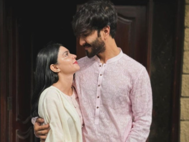 طلاق سے متعلق افواہوں پر فیروز خان کی اہلیہ کا اہم بیان سامنے آگیا