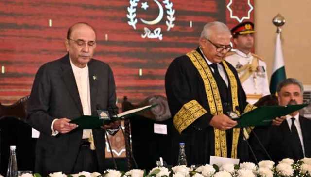 وفاقی آئینی عدالت کے پہلے چیف جسٹس امین الدین نے عہدے کا حلف اٹھالیا