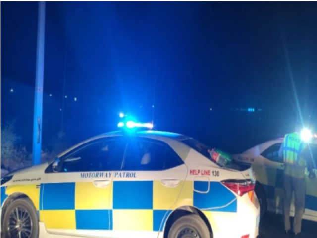 ایم 5 موٹر وے پر بس کی پولیس موبائل سے ٹکر، 3 اہلکار جاں بحق