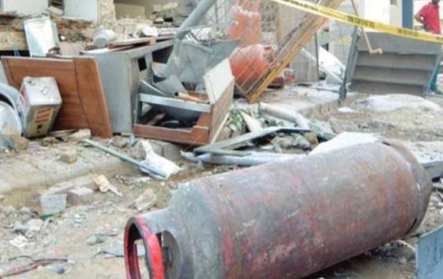 گھر میں سلنڈر دھماکے سے عمارت کی پہلی منزل منہدم، 3 افراد جاں بحق