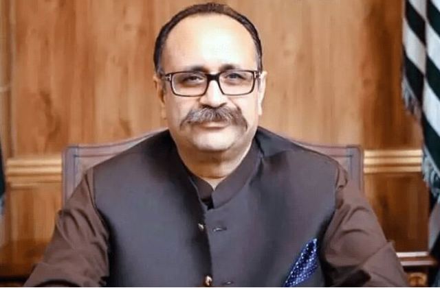 سردار تنویر الیاس کے خلاف ڈپلومیٹک پاسپورٹ کیس میں گرفتاری کے وارنٹ جاری