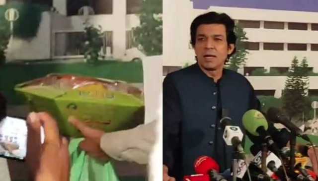 28 ویں کی تیاری کریں‘، فیصل واوڈا 27 ویں ترمیم کی منظوری سے پہلے مٹھائی لیکر پارلیمنٹ ہاؤس پہنچ گئے