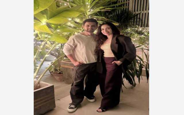 شعیب ملک اورثنا جاوید کی نئی تصاویر وائرل، علیحدگی کے نام پر دکان چمکانے والوں کا منہ بند