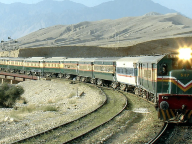 کوئٹہ، پشاور کے درمیان چلنے والی جعفر ایکسپریس کی سروس تیسرے روز بھی معطل