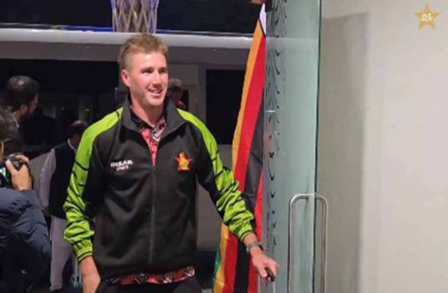 زمبابوے کی ٹیم سہ ملکی سیریز میں شرکت کیلیے پاکستان پہنچ گئی