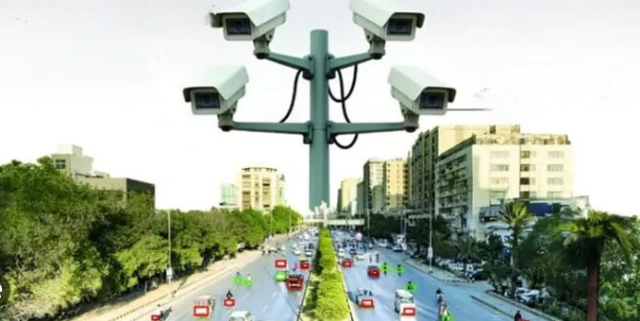 کراچی میں بلاول ہاؤس چورنگی کے قریب کیمروں کے لئے لگایا گیا ڈسٹری بیوشن باکس چوری