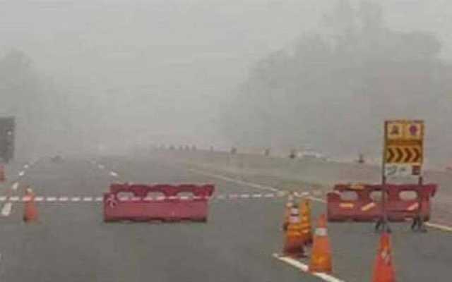 شدید دھند کے باعث موٹروے ایم ون پشاور ٹول پلازہ سے رشکئی تک بند