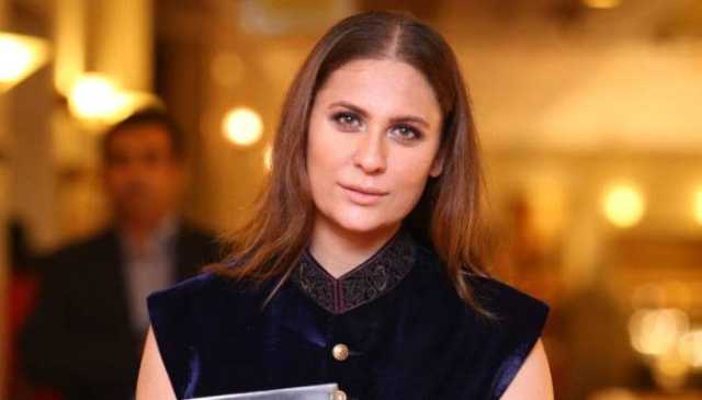 نوشین شاہ نے حجاب اتارنے کی وجہ بتاتے ہوئے روحانی سفر پر روشنی ڈال دی