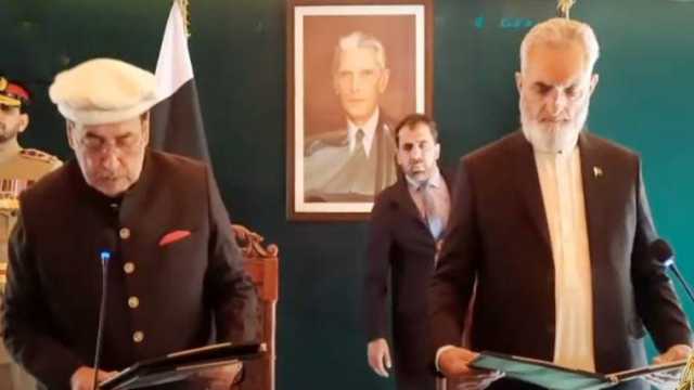 نگران وزیر اعلیٰ گلگت بلتستان جسٹس (ر) یار محمد ناصر نے حلف اٹھا لیا