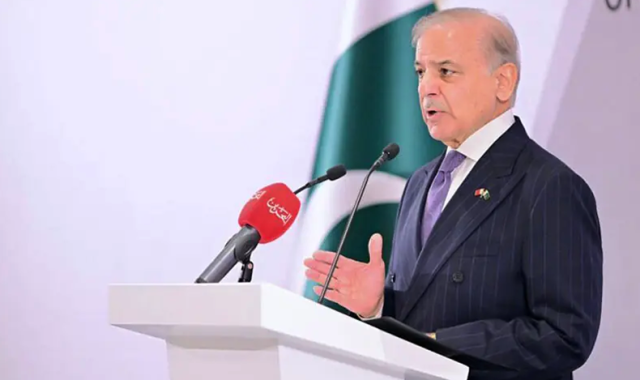 ملک اس چیلنج کو موقع میں بدلنے کے لیے پُرعزم ہے:وزیراعظم