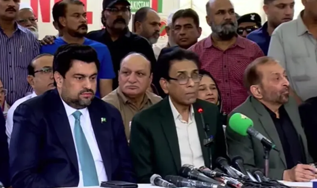 کراچی سے 17 سالہ جعلی حکومت کا خاتمہ ہونا چاہیے: خالد مقبول صدیقی