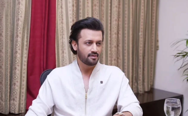 انٹرویوز کے بھاری معاوضے پرعاطف اسلم کا موقف سامنے آگیا