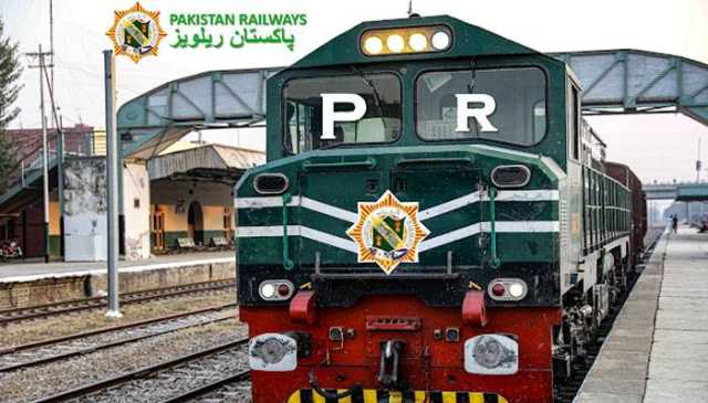 155 ریلوے اسٹیشنز شمسی توانائی پر منتقل، ریونیو میں اربوں روپے اضافے کے منصوبے جاری