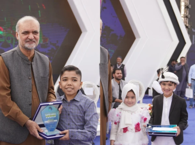 محمد شیراز اور طلحہ احمد کو مینارِ پاکستان میں ایکسی لینس ایوارڈ سے نوازا گیا