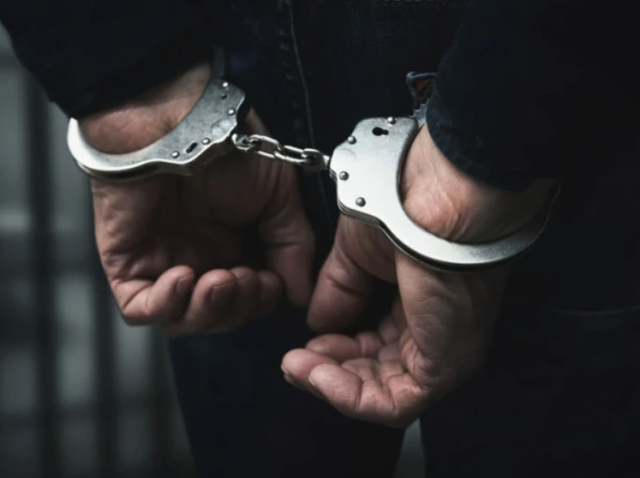 فیصل آبادمیں پولنگ کے دوران ووٹ کی تصویر بنانے والا شخص گرفتار