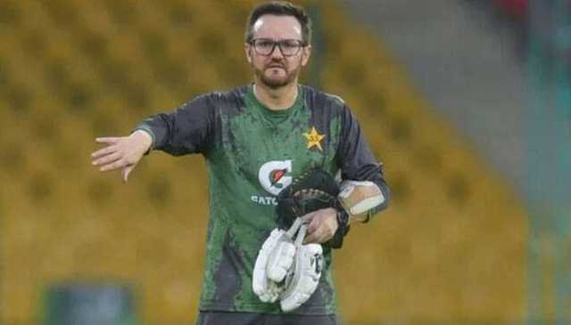 ہیڈ کوچ پاکستان وائٹ بال ٹیم چھٹیوں پر اپنے وطن روانہ، سوشل میڈیا پر کیا بیان جاری کیا؟