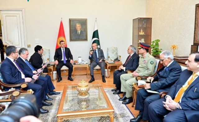 وزیراعظم محمد شہباز شریف سے کرغستان کے صدر صادر ژاپاروف کی دو طرفہ ملاقات