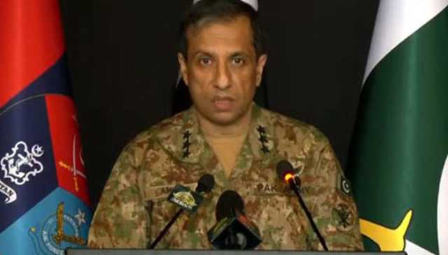 سی ڈی ایف کے نوٹیفکیشن پر پروپیگنڈا کیا گیا، باربار کہہ رہے ہیں ہمیں اپنی سیاست سے دور رکھو: ترجمان پاک فوج