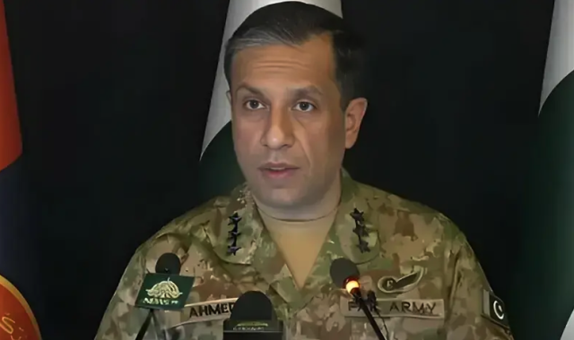 یہ ذہنی مریض کہتا ہے فوج کی اس قیادت کو ٹارگٹ کریں جس نے معرکہ حق میں پاکستان کو فتح دلائی:ڈی جی آئی ایس پی آر