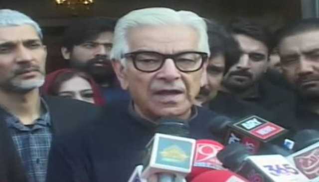 عمران بھارت سے جنگ کے دوران بھی غلط زبان استعمال کرتا رہا، انکی شناخت پاکستان دشمن کی ہے: خواجہ آصف