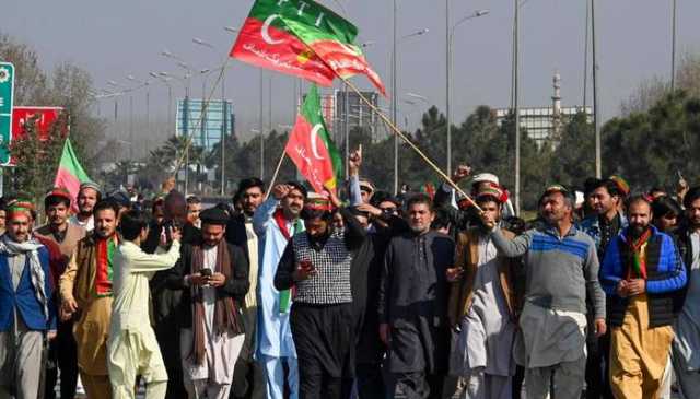 پی ٹی آئی کا اہم فیصلہ: عمران خان سے ملاقات کے لیے ورکرز کو اڈیالہ جیل نہ بھیجنے کا اعلان