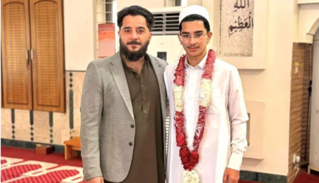 پاکستانی شوبز انڈسٹری کے معروف اداکار کاشف محمود کے بیٹے نے قرآن پاک حفظ کرلیا