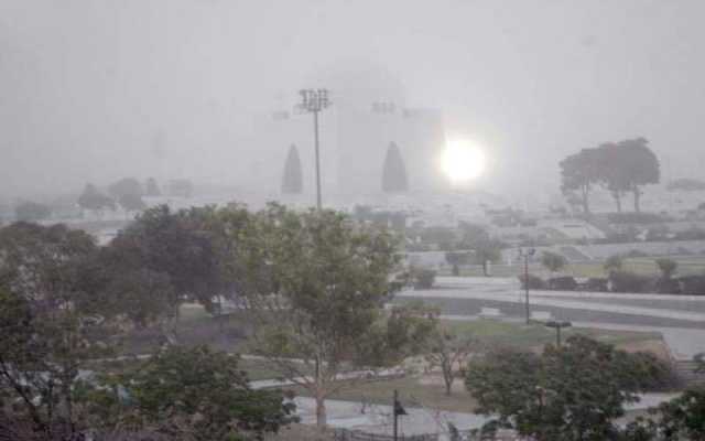 کراچی میں راتوں اورصبح میں خنکی میں اضافہ کے ساتھ دھند میں بھی اضافہ