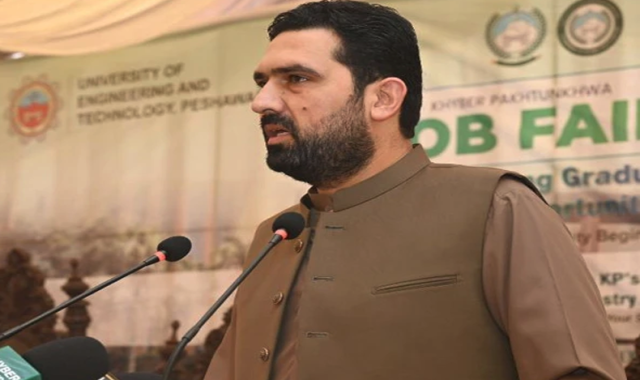 جن لوگوں کا سیاست میں کام نہیں، وہ پھر بھی مداخلت کررہے ہیں:وزیراعلیٰ خیبر پختونخوا